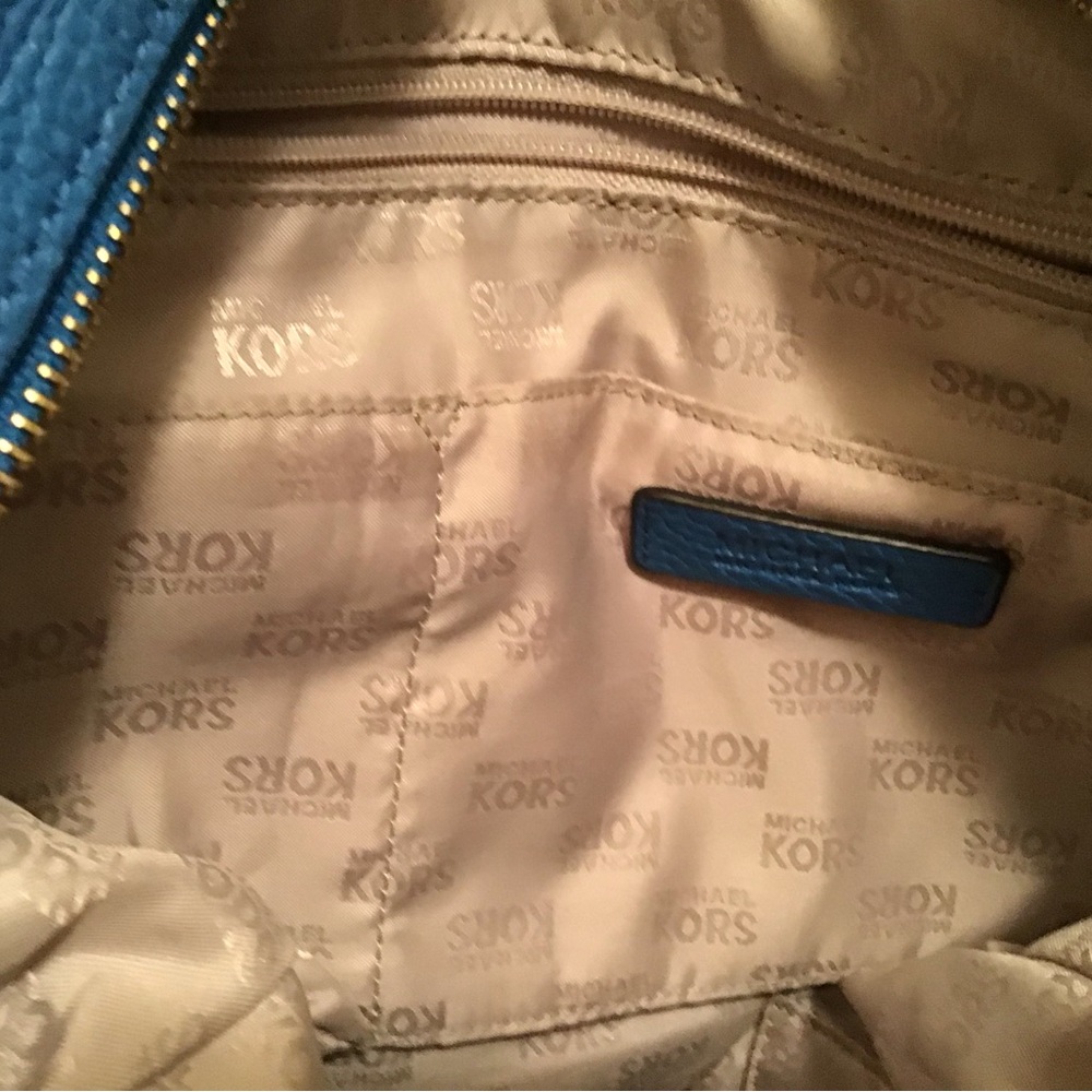 2 PCs Michael Kors Blue Leather Shoulder Bag/Matching Wallet - Picture 8 of 11